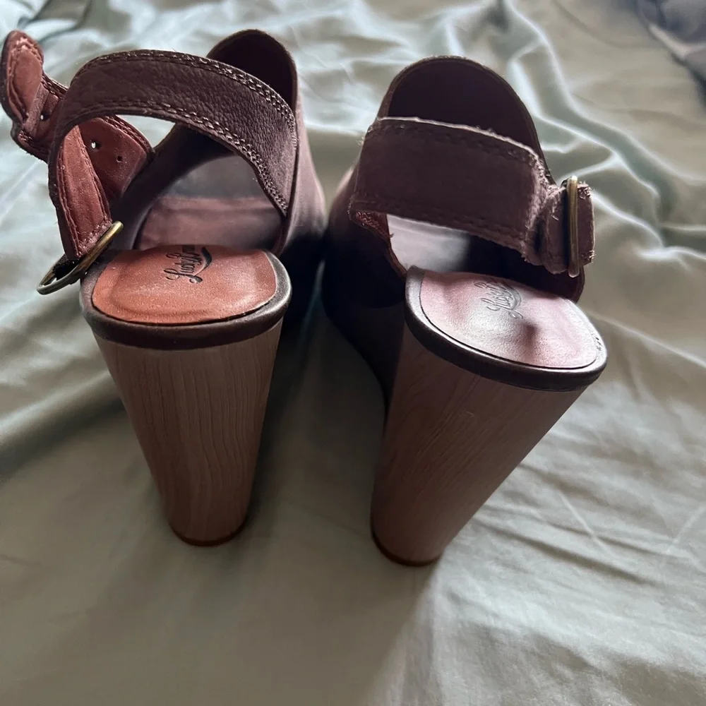 Lucky Brand Peep toe Sandal - Picture 3 of 3